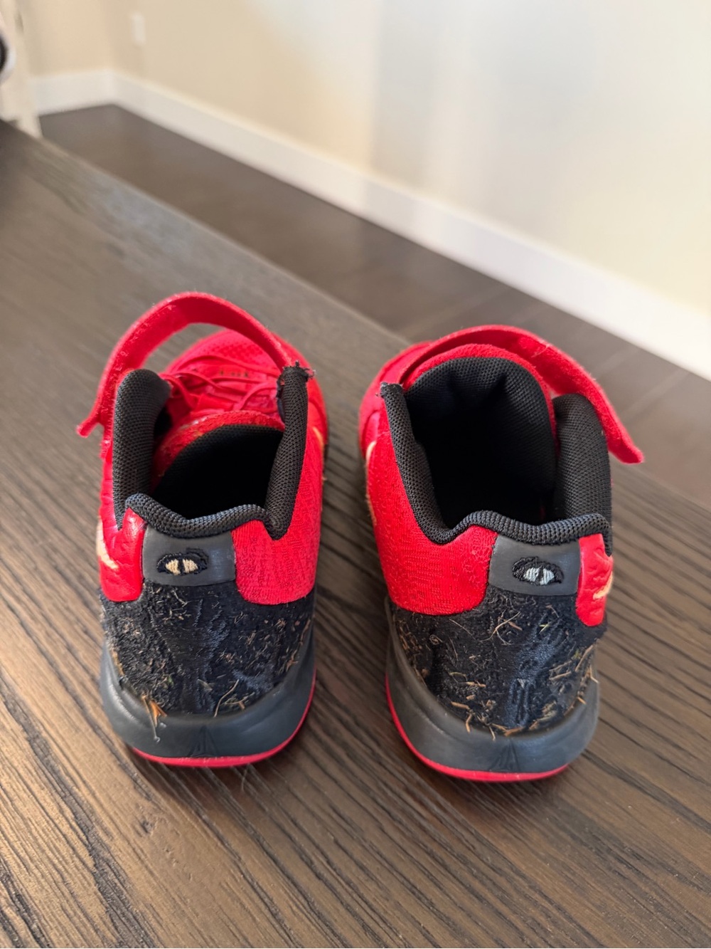 Nike Kids Red Sneakers with Gold Swoosh - Picture 3 of 8